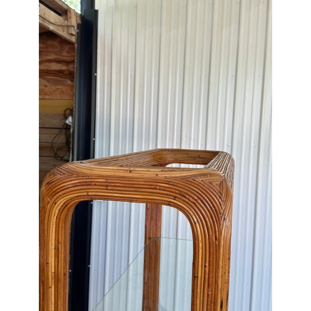 Brown Monumental Vintage Pencil Rattan Waterfall Étagère With Glass Shelves For Sale - Image 8 of 12