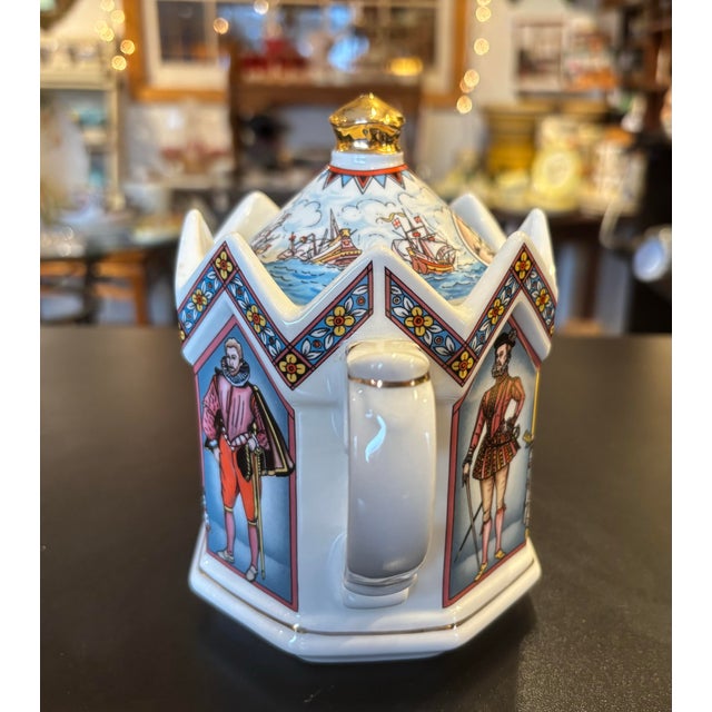 This lovely Sadler teapot commemorates Queen Elizabeth I of England and fighting the Spanish Armada. The tea pot lid is...