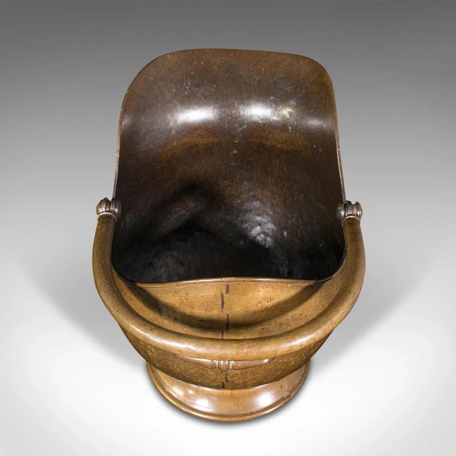 Metal 1880s Antique Victorian English Brass Helmet Scuttle For Sale - Image 7 of 11