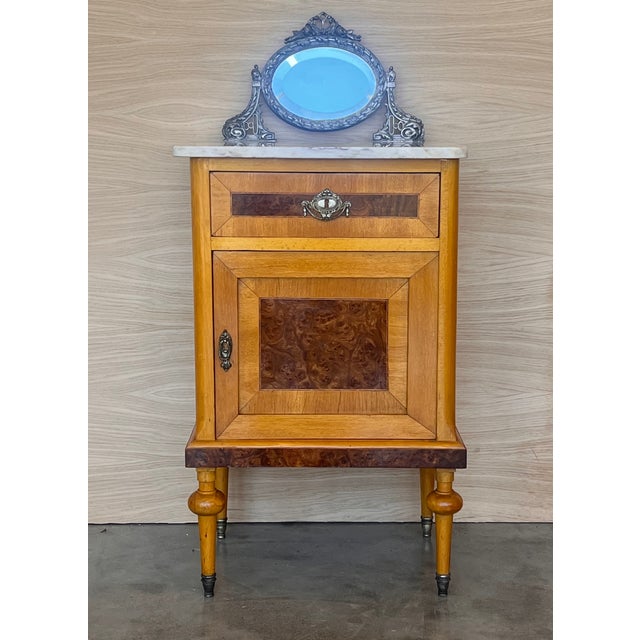 Bronze 19th Louis XVI Style Pair of Marquetry Nightstands With Bronze & Mirror Crest For Sale - Image 8 of 12