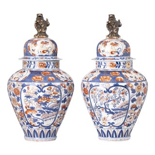 Japanese Porcelain Karashishi Pots, 17th Century, Set of 2 For Sale