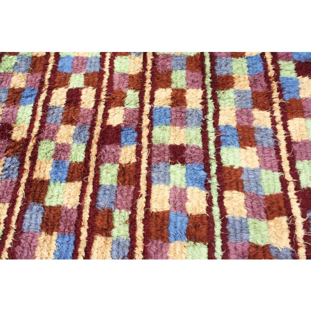 Mid 20th Century Vintage Moroccan Rug - 4'9" X 9' For Sale - Image 4 of 6