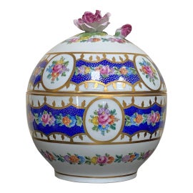 Example of Dresden Porcelain Organization Accessories