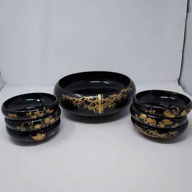 Excellent condition. Large Bowl is 12" wide (10" opening at top) and 4.5" tall, individual bowls are 6" diameter and 1.75'...