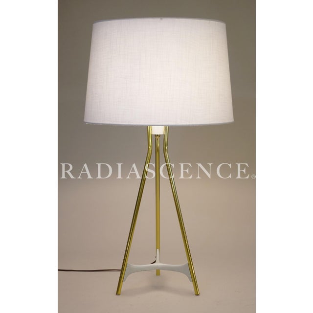 Mid-Century Modern Lightolier Gerald Thurston Atomic Modern Futuristic Tripod Brass Table Lamp 1950's For Sale - Image 3 of 12