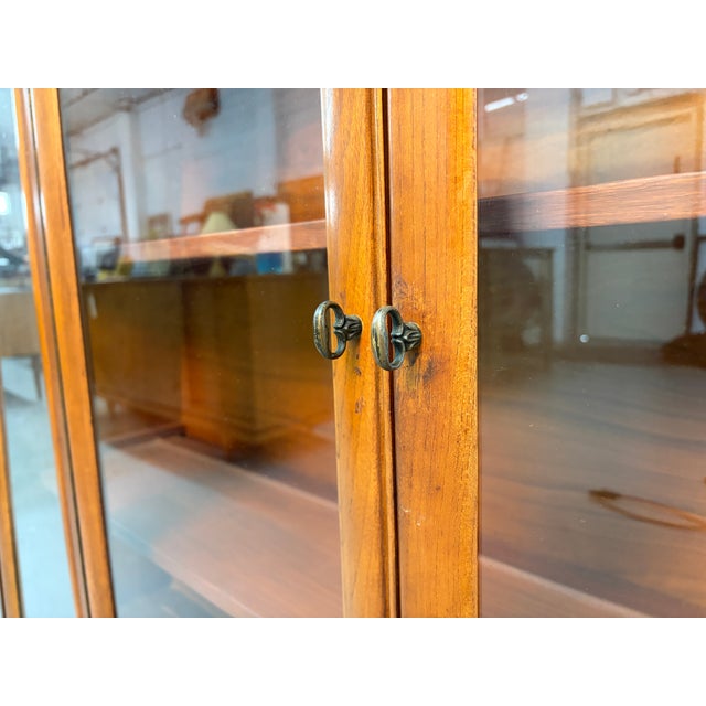 Brown Mid 20th Century Modern Display Cabinet by Young Manufacturing Company For Sale - Image 8 of 15