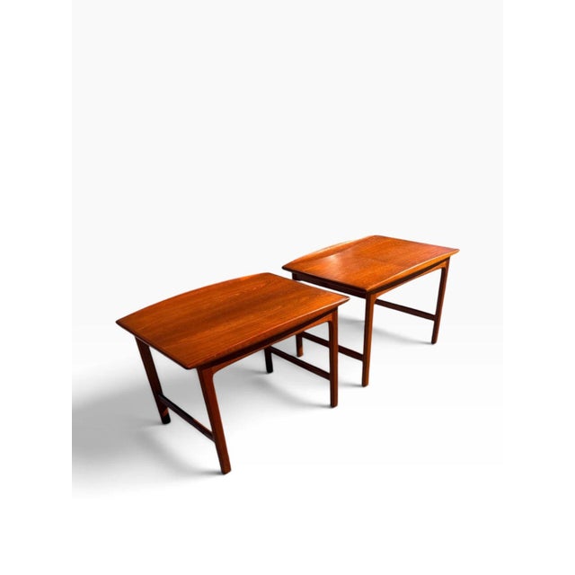 Mid-Century Modern Pair of Folke Ohlsson for Dux Teak Surfboard End Tables | Swedish Mid-Century Modern | Upturned Edges | C. 1960s For Sale - Image 3 of 18
