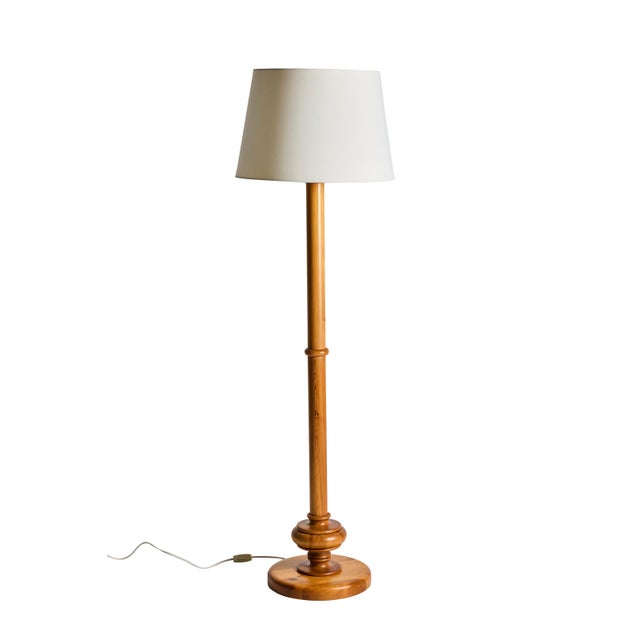 Scandinavian Floor Lamp in Turned Pine, Sweden, 1960s-1970s For Sale - Image 6 of 6