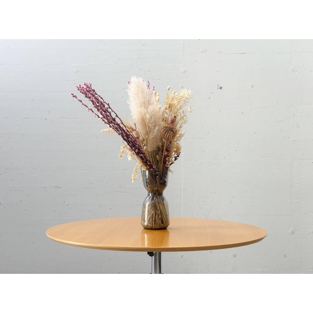 This original usm kitos round table combines functional swiss design with high-quality craftsmanship. The round, beech-...