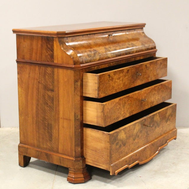 Walnut Drop-Leaf Chest of Drawers, 19th Century For Sale - Image 10 of 18