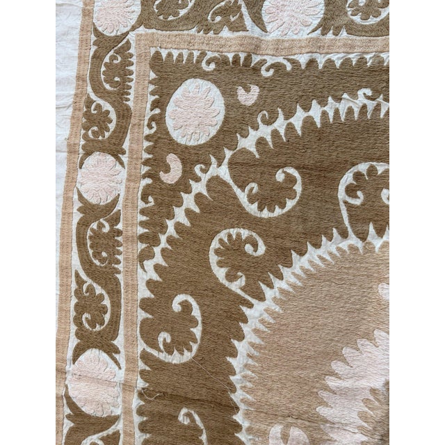 1960s Suzani Wall Hanging Decor — Neutral Tan Uzbek Tablecloth For Sale - Image 5 of 10