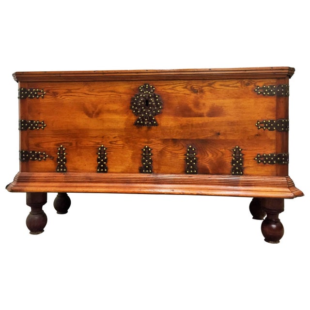 Rare 17th century oak coffer / Trunk