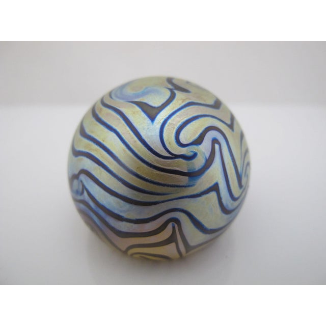 Abstract Robert Eickholt Small Iridescent Blue King Tut Art Glass Sphere Paperweight For Sale - Image 3 of 7