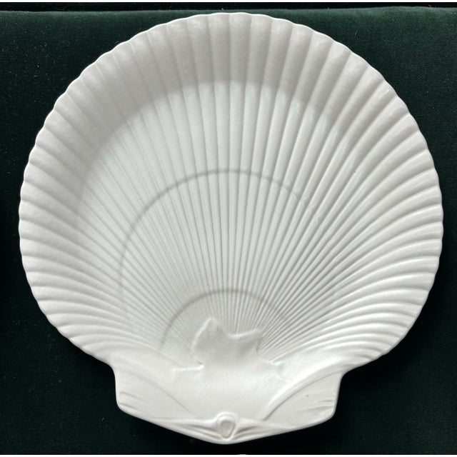 Mediterranean Vintage 1960’s Wedgwood Etruria & Barlaston 9" Scallop Shell Luncheon Plates ~ Set of 4 For Sale - Image 3 of 6