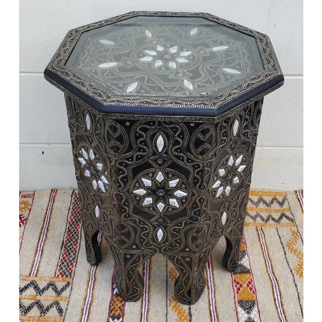 Marrakech Moroccan White Resin Side Table For Sale In Orlando - Image 6 of 7