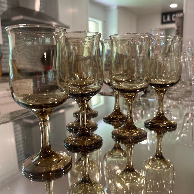 Sienna Mid Century Modern Libbey Tawny Brown Tulip Wine Glasses- Set of 7 For Sale - Image 8 of 9