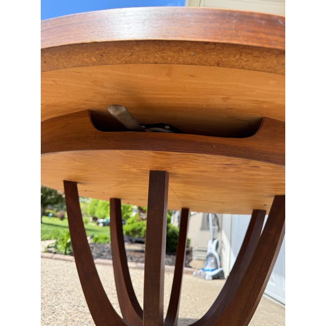 1940s Chet Beardsley Mid-Century Modern Round Walnut Dining Table, Sculptural Pedestal Base For Sale - Image 6 of 10