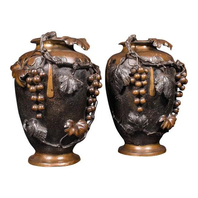 1900s Large Pair of Antique Victorian Japanese Bronze Vases For Sale