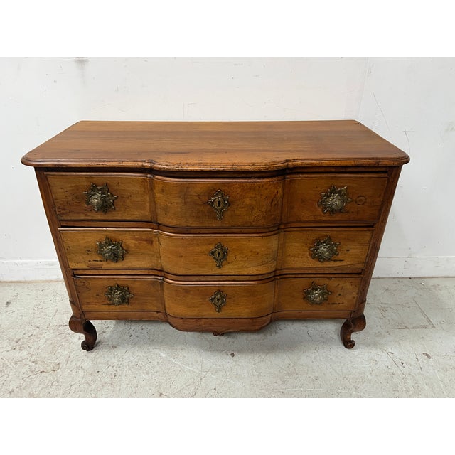 Louis XV Commode with Three Drawers in Walnut, 1700s For Sale - Image 13 of 16