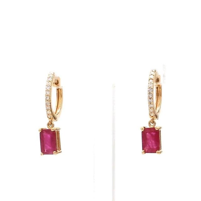 1.39 Cts Natural ruby earring in 18k gold For Sale - Image 11 of 18
