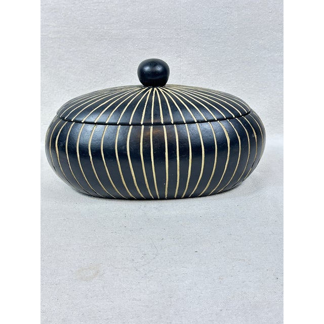 Late 20th Century Vintage Black and White Oval Shaped Lidded Box For Sale - Image 5 of 8