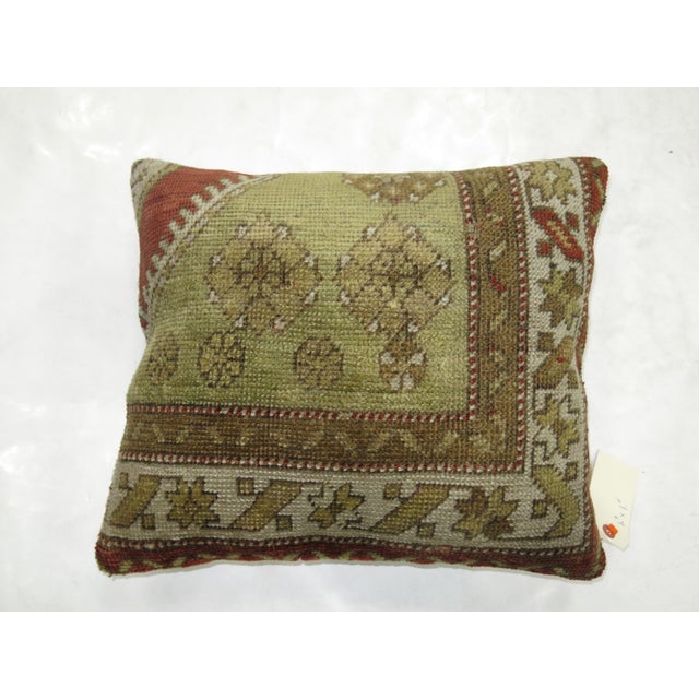 Late 20th Century Traditional Border Oushak Rug Pillow For Sale - Image 5 of 5