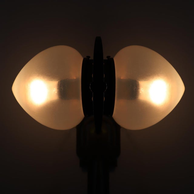 1930s 1930s Art Deco Wall Lamp made in Opaline Glass and Solid Brass For Sale - Image 5 of 5