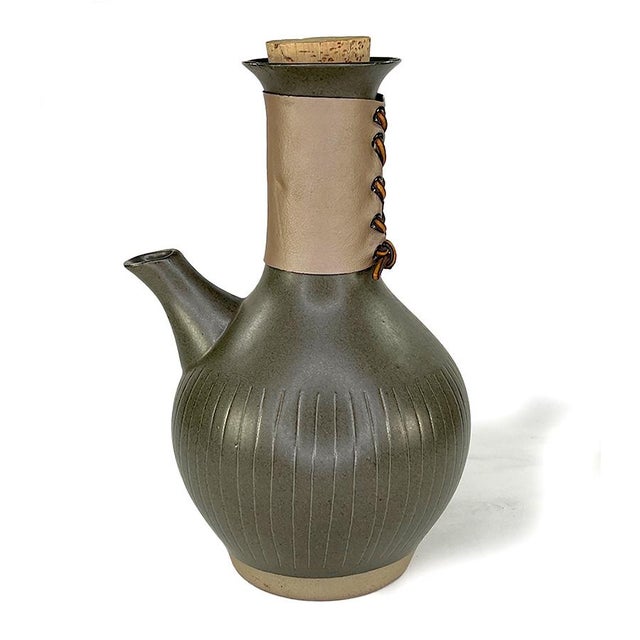 This Indiana stoneware coffee server was made in Marshall Studios by Gordon & Jane Martz in the 1960s. It has a big bowl...