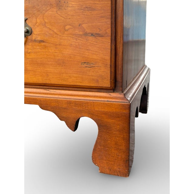 Early 19th Century American Federal Solid Cherry Chest of Drawers, Circa 1800-1820 For Sale - Image 14 of 18