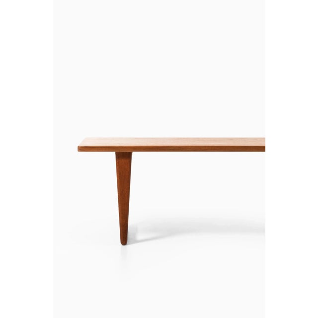 Coffee table / side table model 261 by Børge Mogensen. Produced by DR Furniture in Denmark. This piece is attributed to...