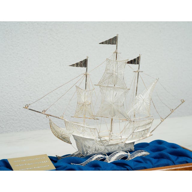 : English sailing ship in filigree silver. Measurements: 20x5 H14cm. Conditions: Excellent condition. Provenance: England...