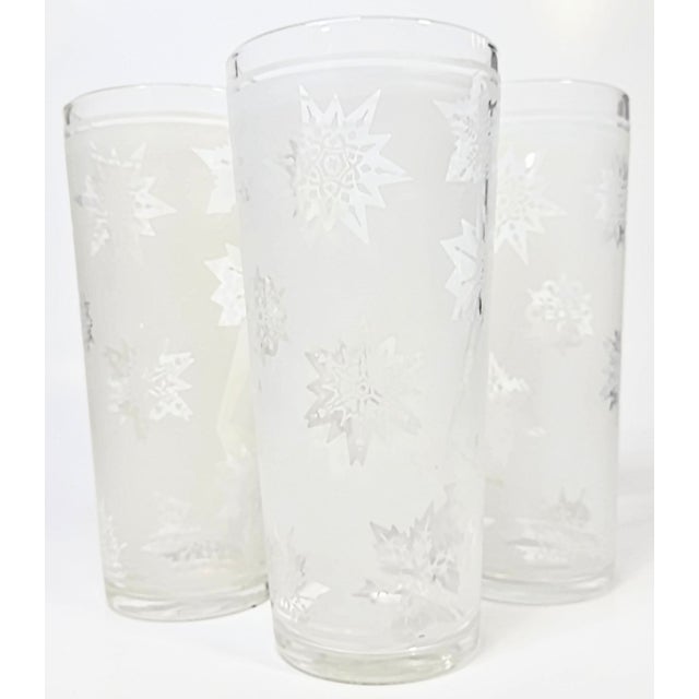 Glass Mid 20th Century Farmhouse Atomic Snowflake Tumblers - Set of Four For Sale - Image 7 of 11