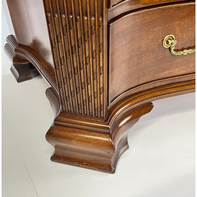 Late 20th Century EJ Victor Mahogany Serpentine Bachelor's Chest With Brushing Slide For Sale - Image 14 of 17