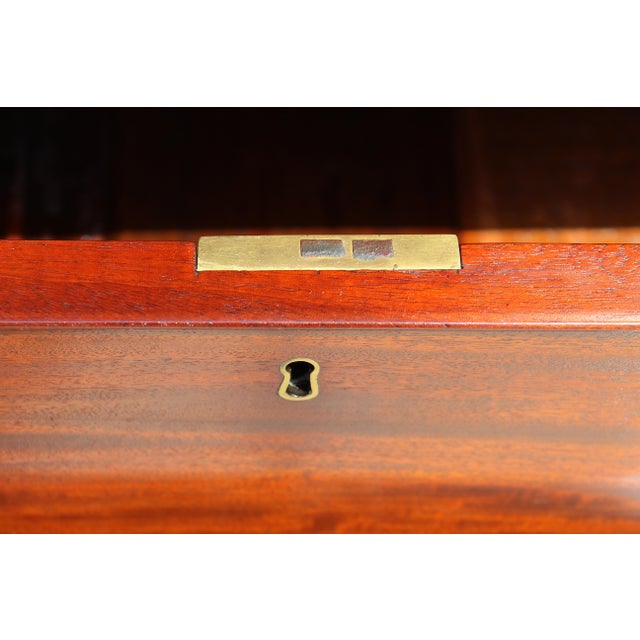 Antique English Georgian Mahogany 5-Drawer Chest – Dovetail Joinery, Brass Bail Pulls, Traditional Dresser For Sale - Image 16 of 18