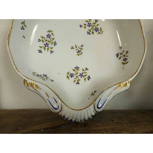White 1790 Antique French Empire Queen's Factory Porcelain Shell Shape Serving Dish in Sprig Pattern For Sale - Image 8 of 11