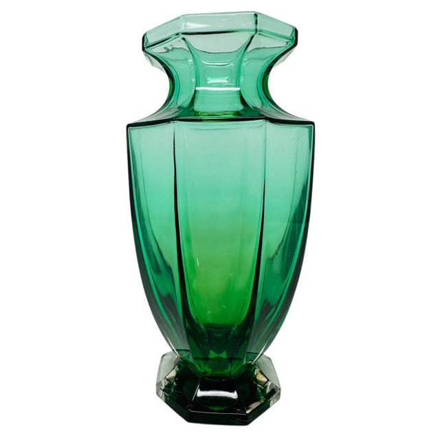 Emerald Vibrant Emerald Green Octagon Vase | 1990s Italian 24% Lead Crystal | Royal Gallery Statement Decor For Sale - Image 8 of 13