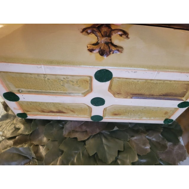 Vintage Ceramic Pale Yellow, Green Gold Fleur De Lis Decorative Storage Box For Sale - Image 10 of 10