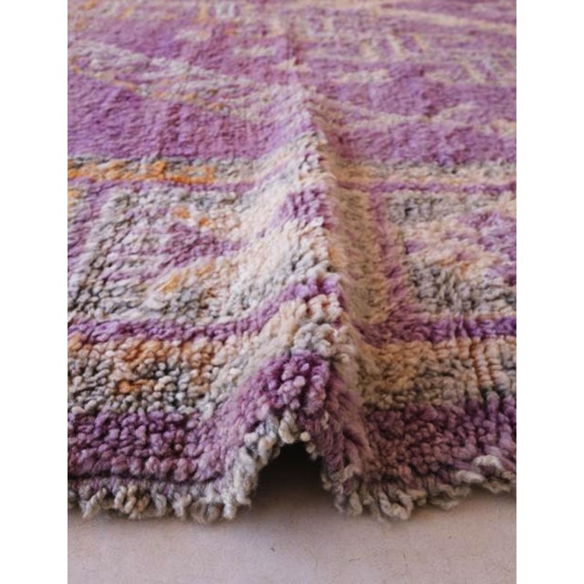 Vintage Moroccan Rug – Authentic Handwoven Berber Textile This authentic vintage Moroccan rug is a beautifully aged...