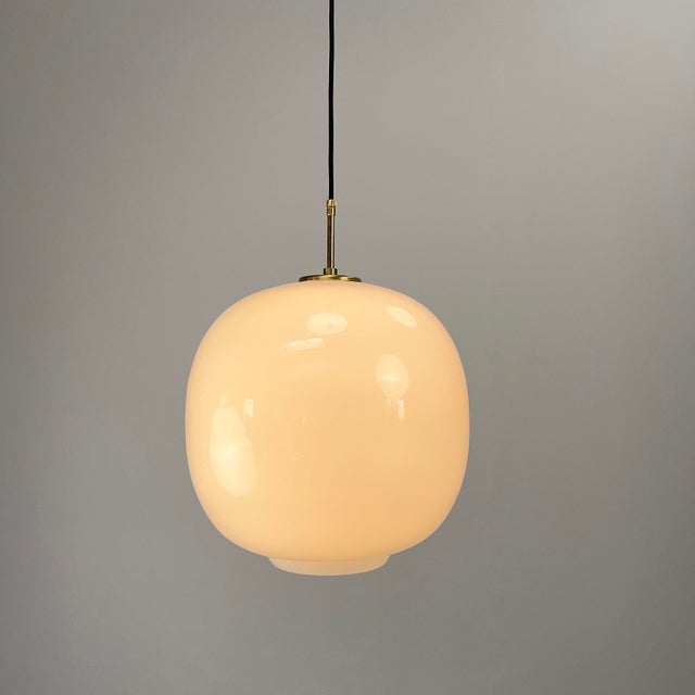 Mid-Century Modern Large Radiohus Pendant Lamp in White Glass by Vilhelm Lauritzen for Louis Poulsen, 1950s For Sale - Image 3 of 12