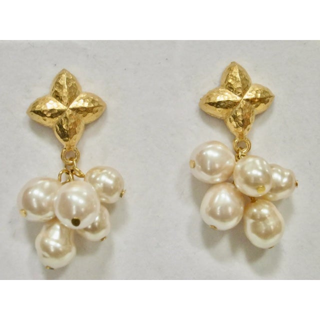Modern 1980s Hammered Gold Platted Baroque Multi Pearl Drop Earrings - 2 Pieces For Sale - Image 3 of 5