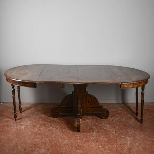This majestic extendable table is an excellent example of 19th-century antiques, ideal for those seeking a piece that...