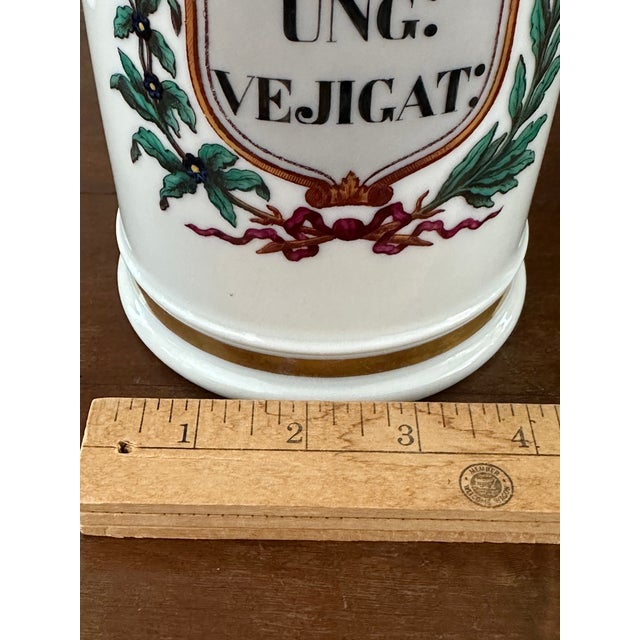 Pair Old Paris Apothecary Jars – Late 19th Century French Porcelain, Gilded & Hand Painted For Sale - Image 10 of 13