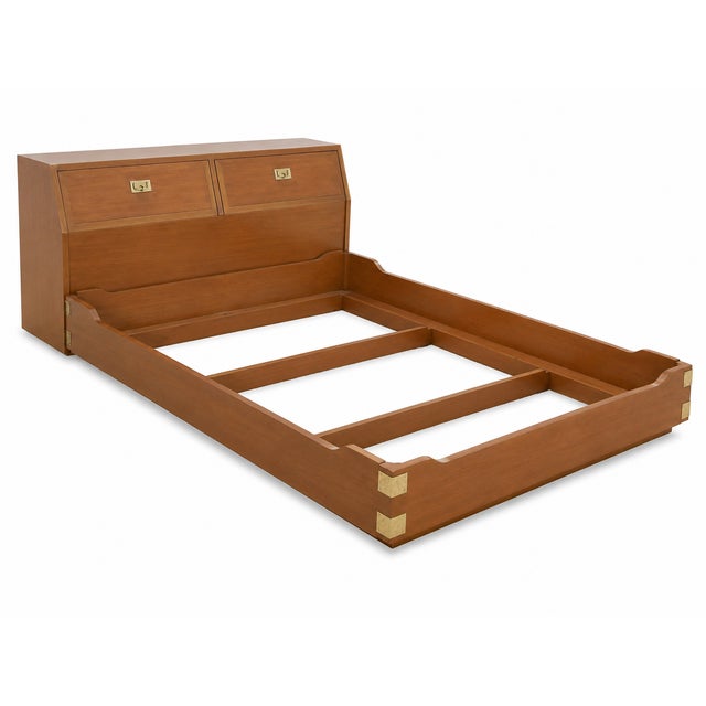 Mid-Century Modern Henredon Campaign-Style Queen Headboard With Built-in Storage – Oak & Brass– Mid-Century Modern For Sale - Image 3 of 12