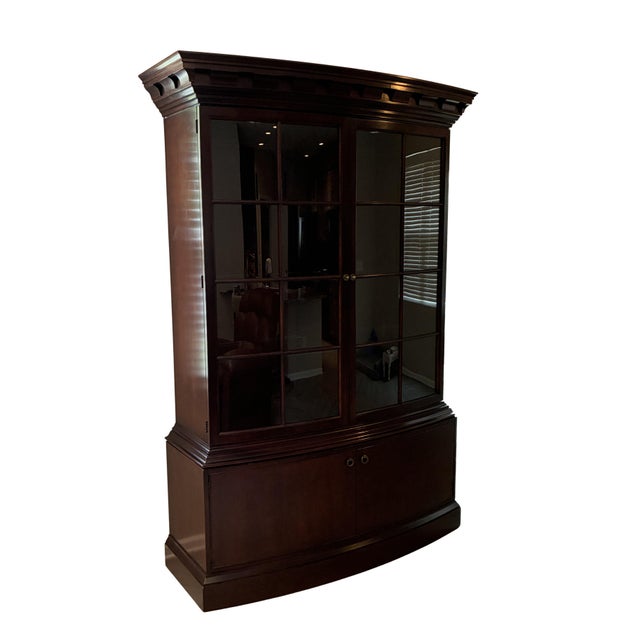 Traditional Late 20th Century Baker, Georgian Style Bow-Front China Cabinet For Sale - Image 3 of 10