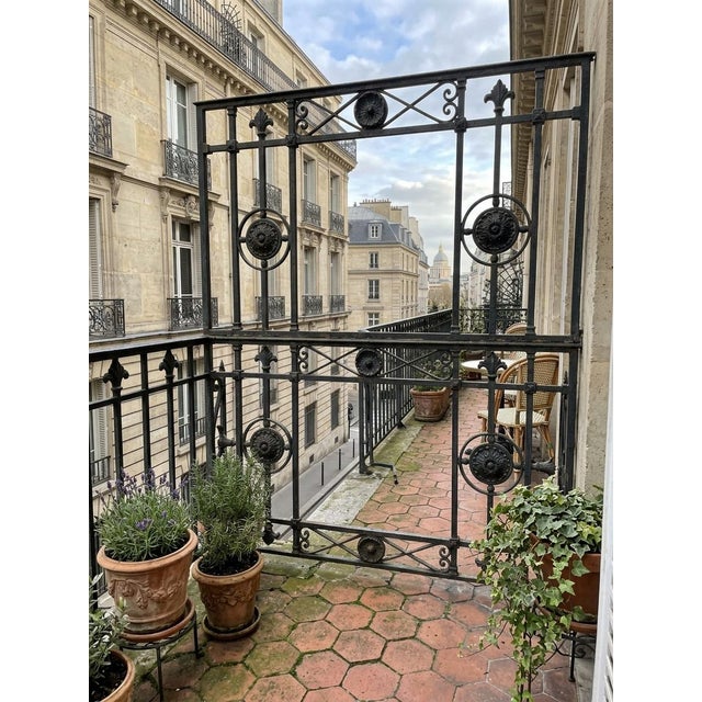 Early 19th Century Early 19th Century French Neoclassic and Régence Style Wrought Iron Balcony Railing For Sale - Image 5 of 5