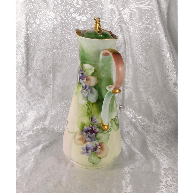 Contemporary 1940s Contemporary Unmarked Tall Slender Green Chocolate Pot With Purple Flowers For Sale - Image 3 of 10