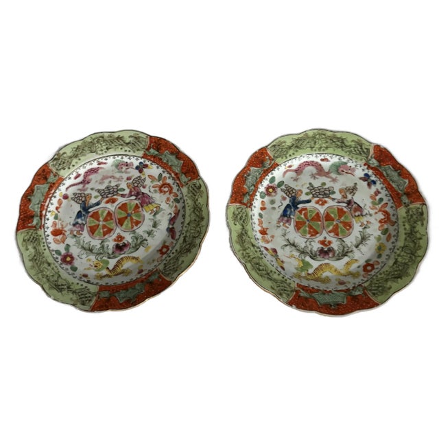 English Important Pair of 18th Century English Worcester Hand-Painted Plates, 9” Diameter Each For Sale - Image 3 of 12