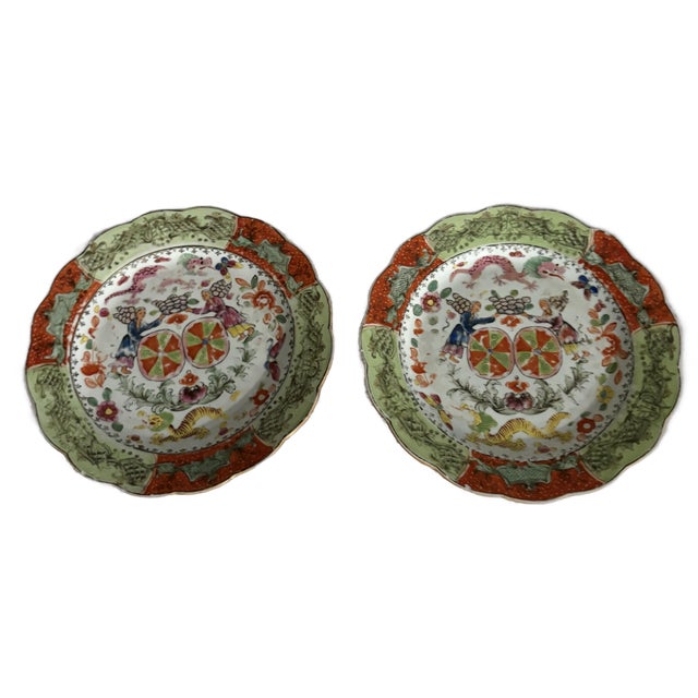 English Important Pair of 18th Century English Worcester Hand-Painted Plates For Sale - Image 3 of 12