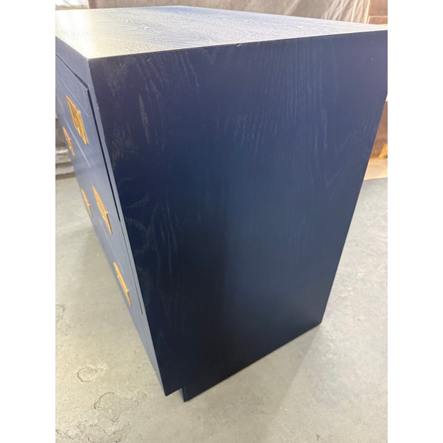1960s Henredon Campaign Nightstands / Bachelor Chests – Refinished in Sherwin-Williams Naval, Pair For Sale - Image 9 of 12
