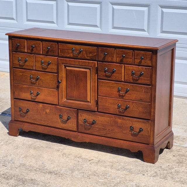 1990s Vaughan Early American Colonial Revival Cherry Chest of Drawers Dresser Bureau W/ Door & 11-Drawers For Sale - Image 14 of 14